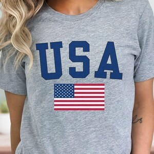 USA Flag T-Shirt, Red White and Blue Patriotic American Flag Graphic Tee, Classic Retro Style USA Short Sleeve Unisex TShirt, B320