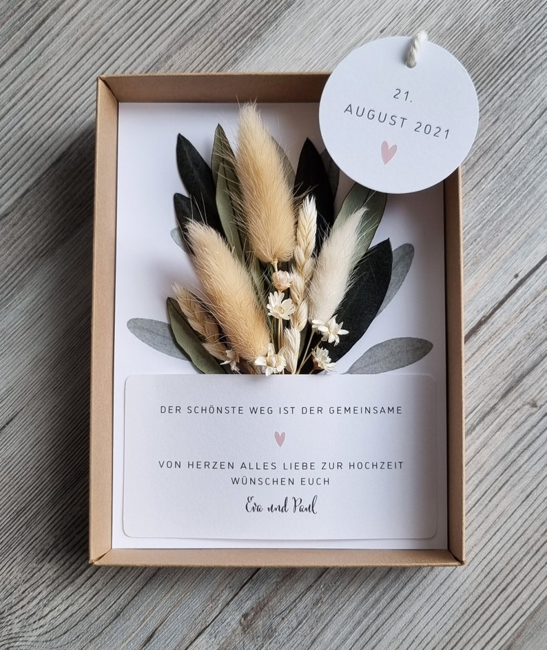 Geschenkschachtel zur Hochzeit Blumenstrauß aus Trockenblumen personalisiertes Hochzeitsgeschenk Geschenkbox für Geld oder Gutschein Bild 3