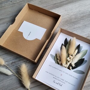 Geschenkschachtel zur Hochzeit Blumenstrauß aus Trockenblumen personalisiertes Hochzeitsgeschenk Geschenkbox für Geld oder Gutschein Bild 5