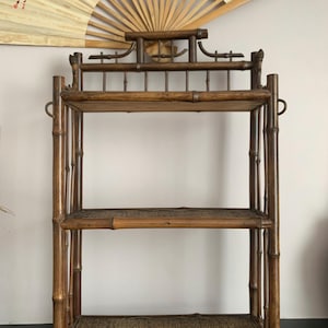 Antique, refined 19th-century Japanese-style shelf. A splendid antique bamboo shelf with exquisite details.