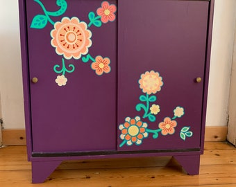 Armoire pour poupée