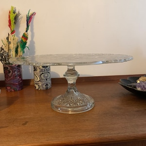 Présentoir a gâteau sur pied, verre décoré ancien vintage, présentation des gâteaux ou biscuits