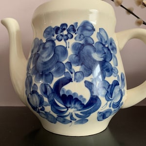 Teapot, Polish earthenware, hand-painted. Perfect condition, old folk art. Wloclawek earthenware