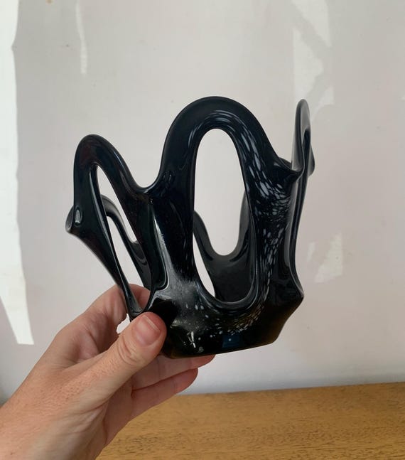 Handgemachte undurchsichtige schwarze Glasvase, Makora Josephina Krosno Glasvase, Sammlerglasvase, dekorative Vase