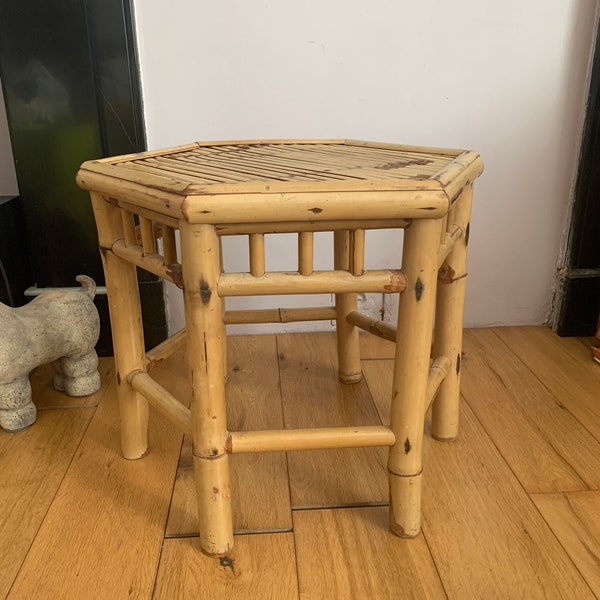 Petite table basse hexagonale en bambou