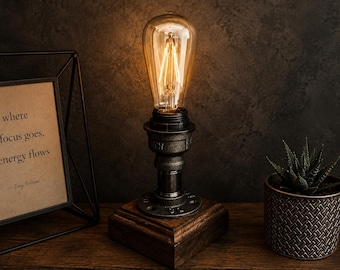 Lampa stołowa w stylu industrialnym z rur | Ręcznie robiona lampa biurkowa w stylu steampunk | Rustykalna lampka nocna | Dekoracja biurowa w stylu industrialnym | Lampa w stylu Edisona
