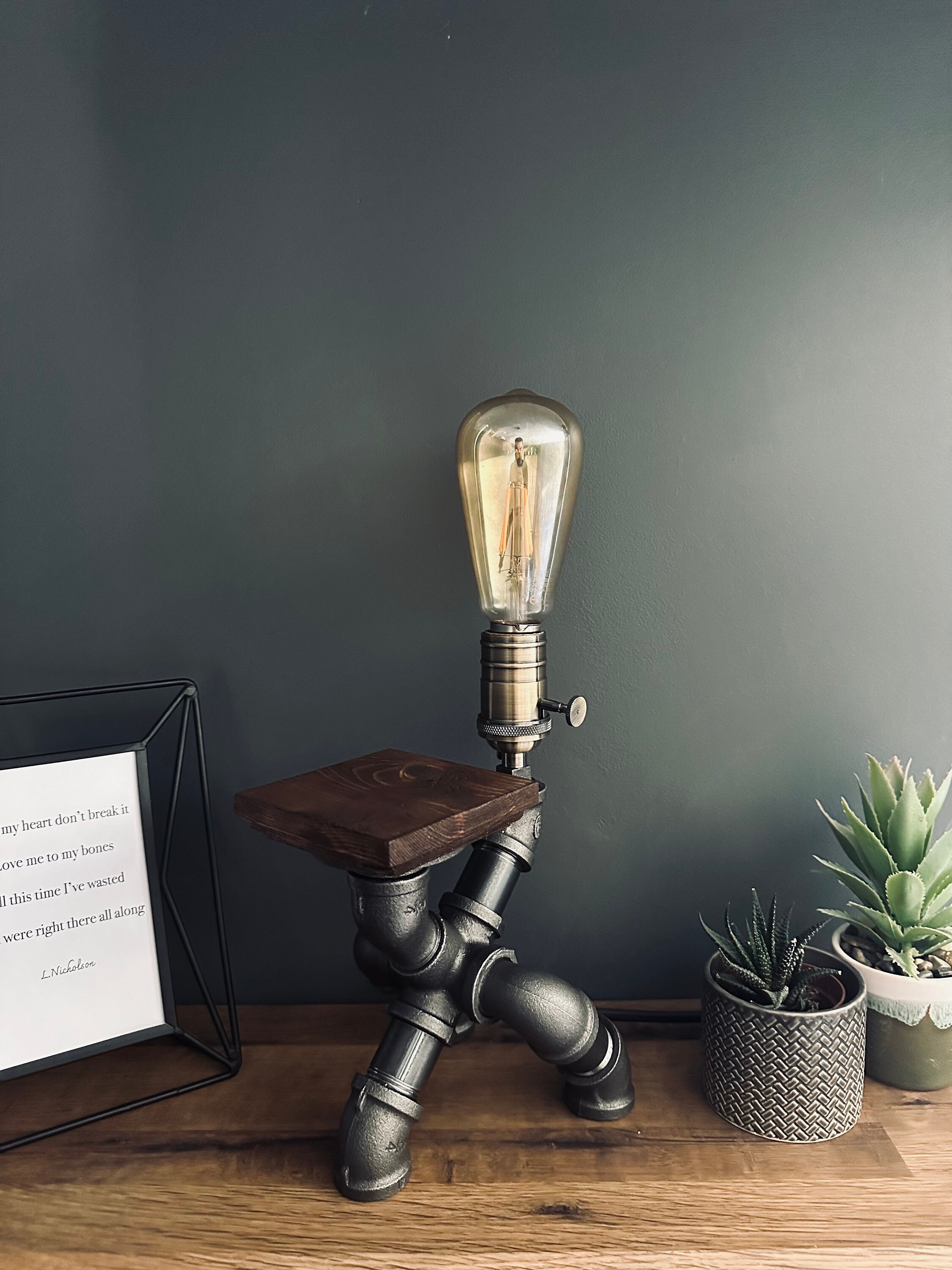 Lámpara De Mesa Industrial Rústica Estilo Steampunk – Tubo De Hierro Con Interruptor, Luz Cálida Para Escritorio O Dormitorio