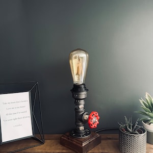 Lampada da arredamento steam punk, lampada da pipa in stile rustico industriale, lampada steampunk da scrivania, tavolo, camera da letto, lampada da ufficio steampunk leggera con interruttore on/off