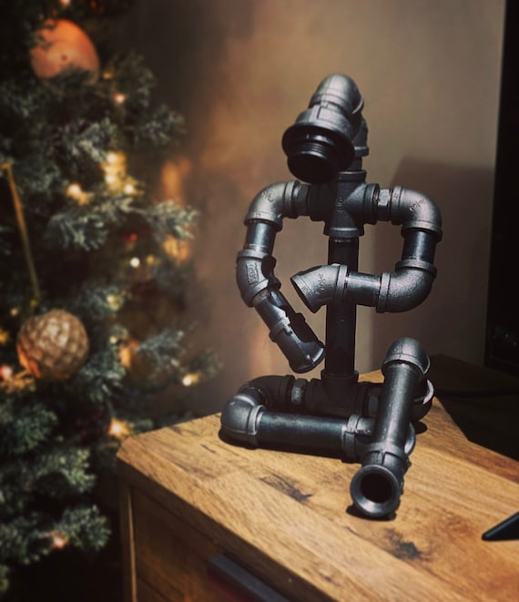 Sitting pipe top robot lamp