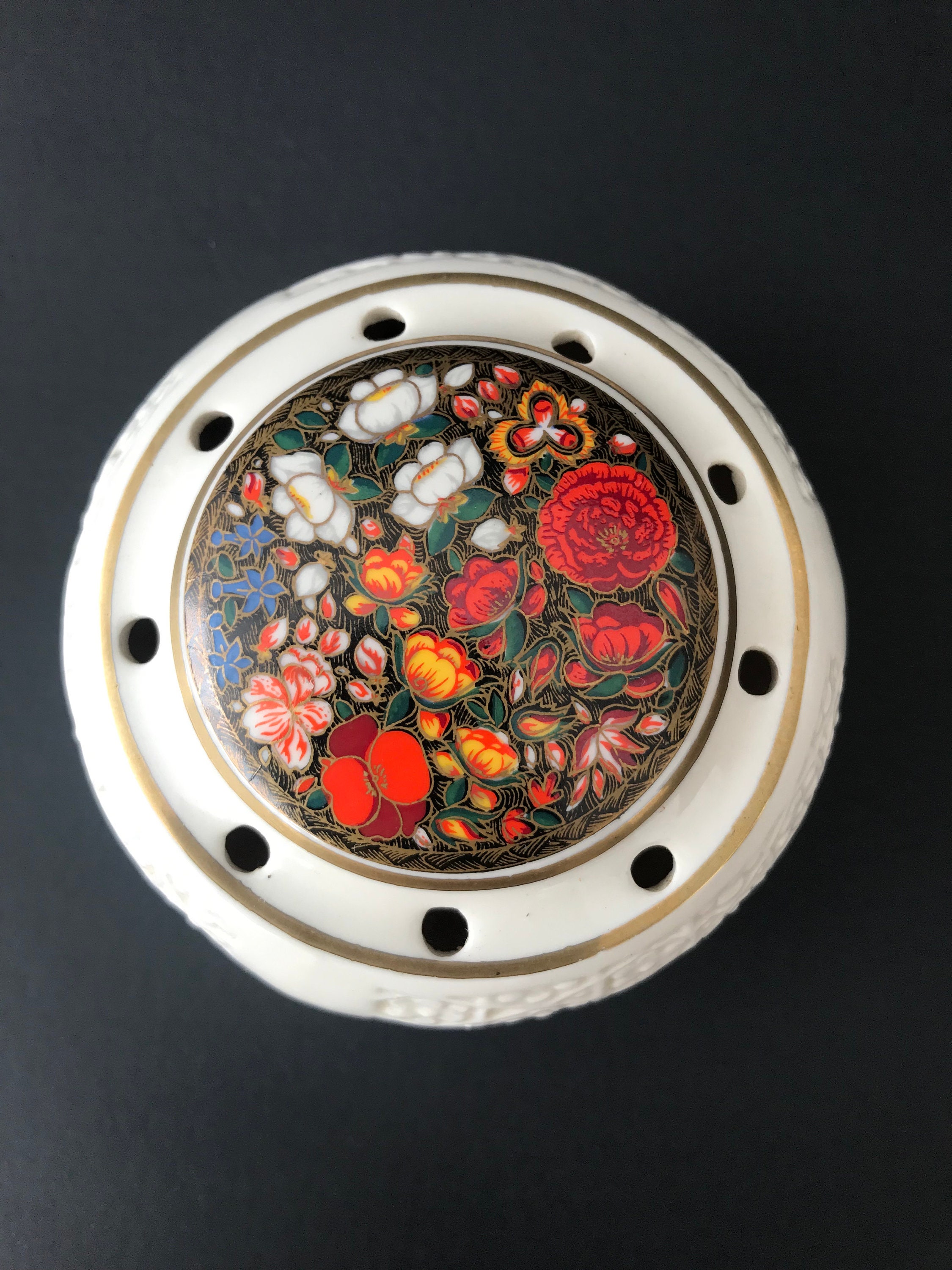 Vintage Ceramic Potpourri Jar, Potpourri Holder with Decorative Embossed and Painted Flowers