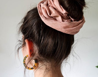 Plant dyed XL Scrunchie, naturally dyed in blush pink and blue, beautiful big scrunchie for a unique hair do, made from upcycled cotton