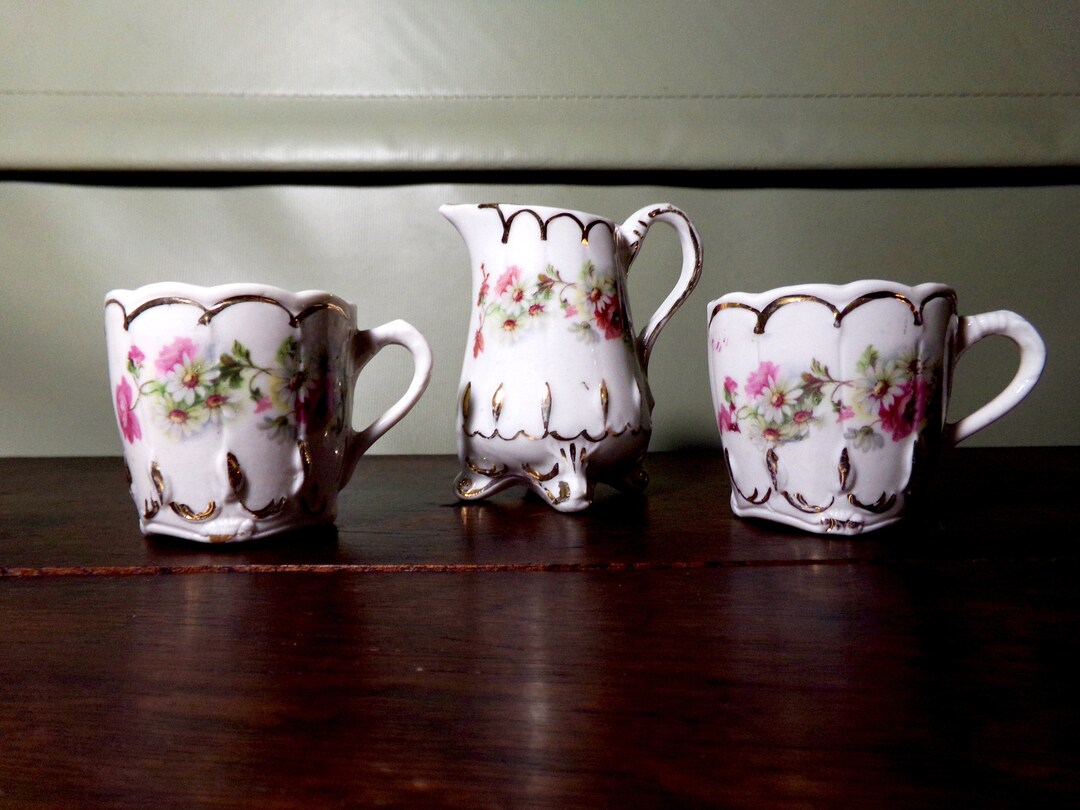 Antique Miniature Tea Cups & Creamer Pitcher, Hand Painted, Daisy
