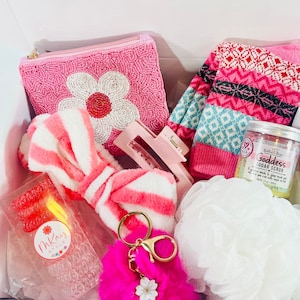 Tween Teen Birthday Gift /Teenager Birthday Gift Girl /Pink Pamper Box /Spa Gift Box/Glam Box/Friend Granddaughter Niece Daughter Gift Box