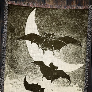 Halloween Bat Throw Blanket: Horror Occult Decor