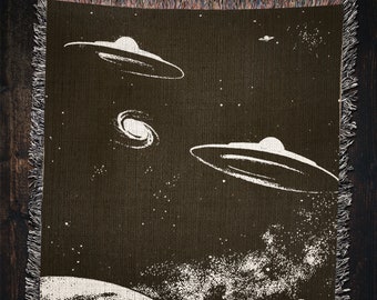 UAP Sighting Vintage UFO Woven Throw Blanket: Vintage Novelty Blanket for Dorm Decor, Naps, Doge Decor, Gift for Him or Her