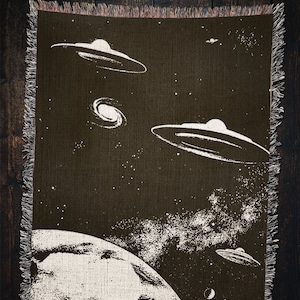 UAP Sighting Vintage UFO Woven Throw Blanket: Vintage Novelty Blanket for Dorm Decor, Naps, Doge Decor, Gift for Him or Her