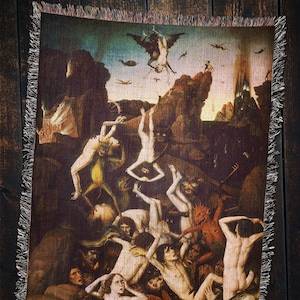 Könnte beinhalten: Eine Tapisserie, die eine Szene aus dem 'Jüngsten Gericht' von Hieronymus Bosch darstellt. Die Tapisserie zeigt eine Vielzahl von Figuren in einer chaotischen und surrealen Landschaft, mit einer zentralen Figur eines Mannes, der von einer Gruppe von Engeln gerichtet wird.