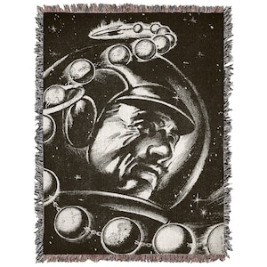 Vintage Spaceman Woven Throw Blanket: Retro Sci-Fi UFO Decor