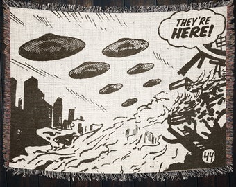 UFO Sighting Vintage UAP Woven Throw Blanket: Vintage Novelty Blanket for Dorm Decor, Naps, Doge Decor, Gift for Him or Her