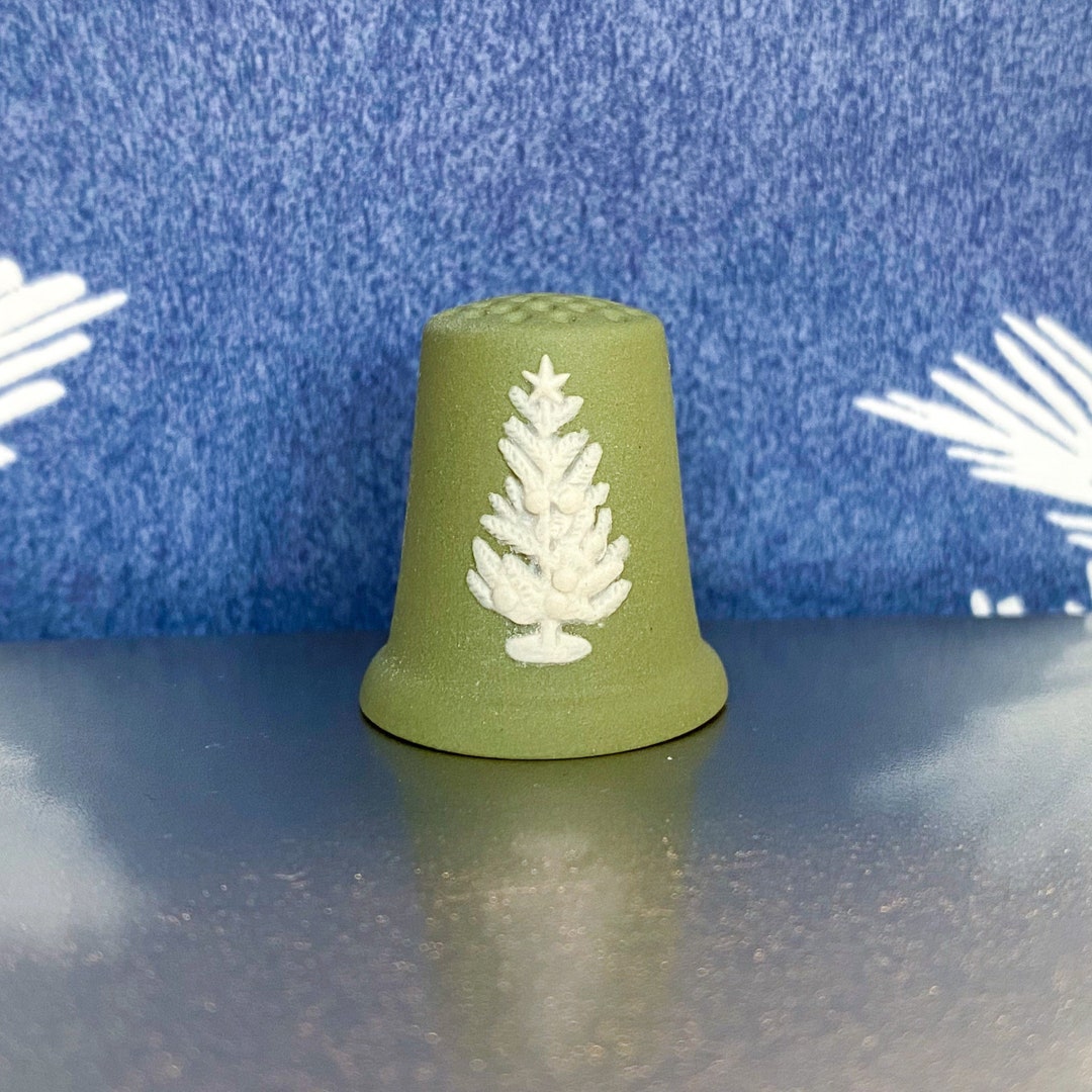 Wedgwood Jasperware White on Green Christmas Thimble 1981. - Etsy