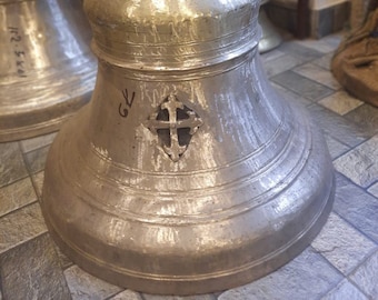 【印空寺鐘】吊り鐘 撞木 青銅色 鐘 半鐘 仏具 仏教美術 印空寺鐘】吊り鐘 撞木 青銅色 鐘 半鐘 仏具 仏教美術