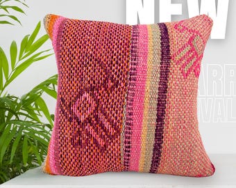 Coussin Bonita •18 x 18 •Cojin • Oreiller • Almohada • Kissen • Housses •Designs uniques •Fabriqué à partir de couvertures péruviennes authentiques •Couleurs vives