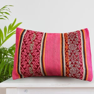 Peruvian cushion• 25 x 17 •Decorative Throw Pillow•Wool Pillow•Vintage Rug Pillow•Rug Pillow Cover•Handwoven Textile