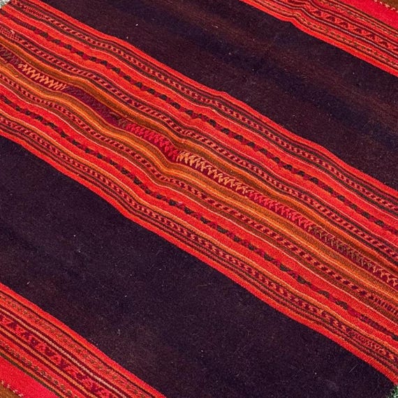 Geometric pattern•3'1" x 3'4"•Cultural home decor•Authentic craftsmanship•Cozy blanket•Peruvian textile•Heritage design•Unique home accent