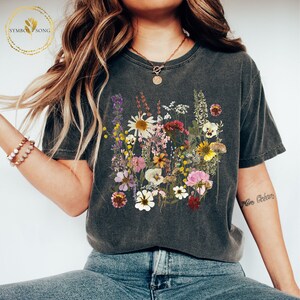 Pressed Flower Shirt, Comfort Colors®,Vintage Flowers, Cottage Core shirt, summer shirt, Aesthetic shirt, alt hoodie, Wildflower shirt boho