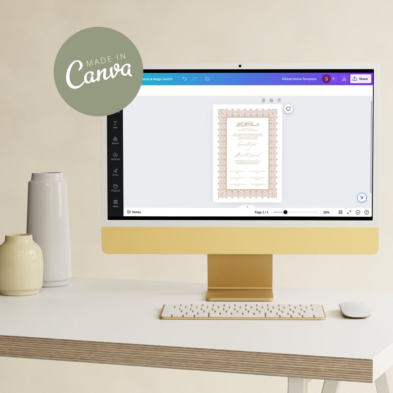 Pu&ograve; includere: Uno schermo di computer che mostra un modello di progettazione digitale per un Nikkah Nama, un certificato di matrimonio islamico tradizionale. Il modello presenta un design oro e rosa con dettagli intricati. Lo schermo &egrave; aperto sulla piattaforma di progettazione Canva.