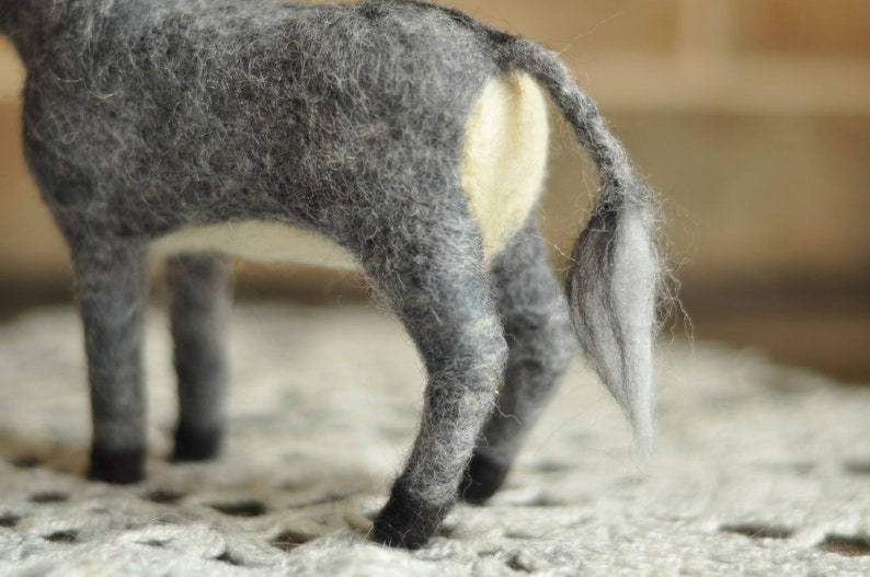 Âne de Noël feutré à l'aiguille, prêt à être expédié Jouet réaliste, Animaux en feutre, Jouet animal de collection, Jouet animal Waldorf, Ferme, Crèche de Noël image 4