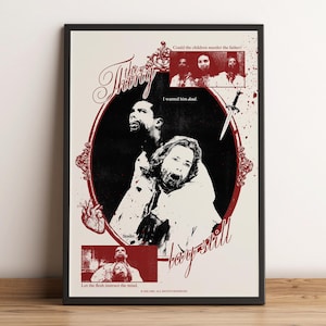 Könnte beinhalten: Ein gerahmtes Poster mit einem Vintage-Horrorfilm-Thema. Das Poster zeigt ein zentrales ovales Bild mit zwei Personen und die Worte "The Thing" in einer stilisierten Schriftart. Rote Akzente und Textfelder mit Zitaten vervollständigen das Design.