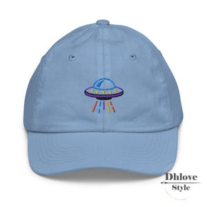 UFOユースベースボールキャップ、刺繍入り宇宙船ハット - かわいいエイリアンデザイン - カスタムキッズキャップ