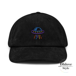 UFOコーデュロイハット、刺繍入り宇宙船 - キュートなデザインの帽子 - ユニセックススタイル