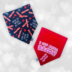 Hundbandana med "Don't Go Bacon My Heart", vändbar hundbandana, hundbandana med "I Smell Bacon", hundbandana med alla hjärtans dag-motiv, hundbandana med alla hjärtans dag-motiv för katt.