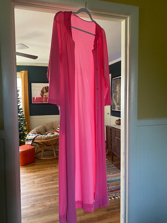 1960’s Shadowline Gown and Robe - image 3