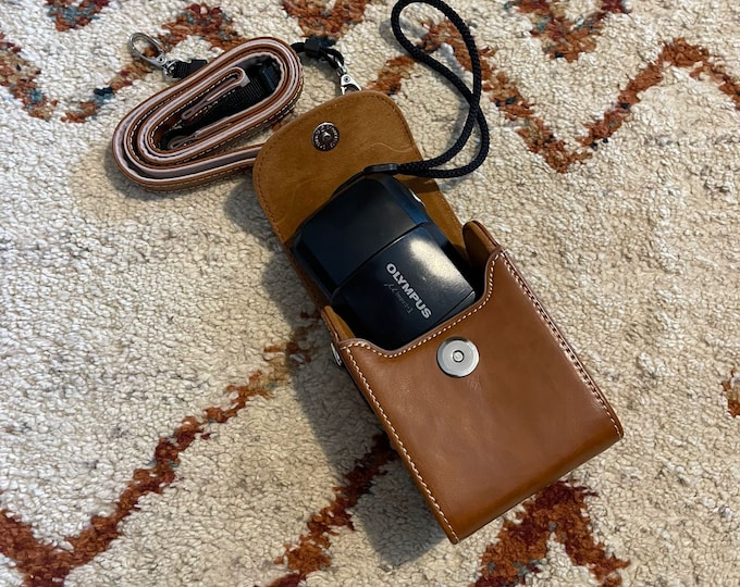 Vintage Style PU Leather Camera Case with Adjustable Strap