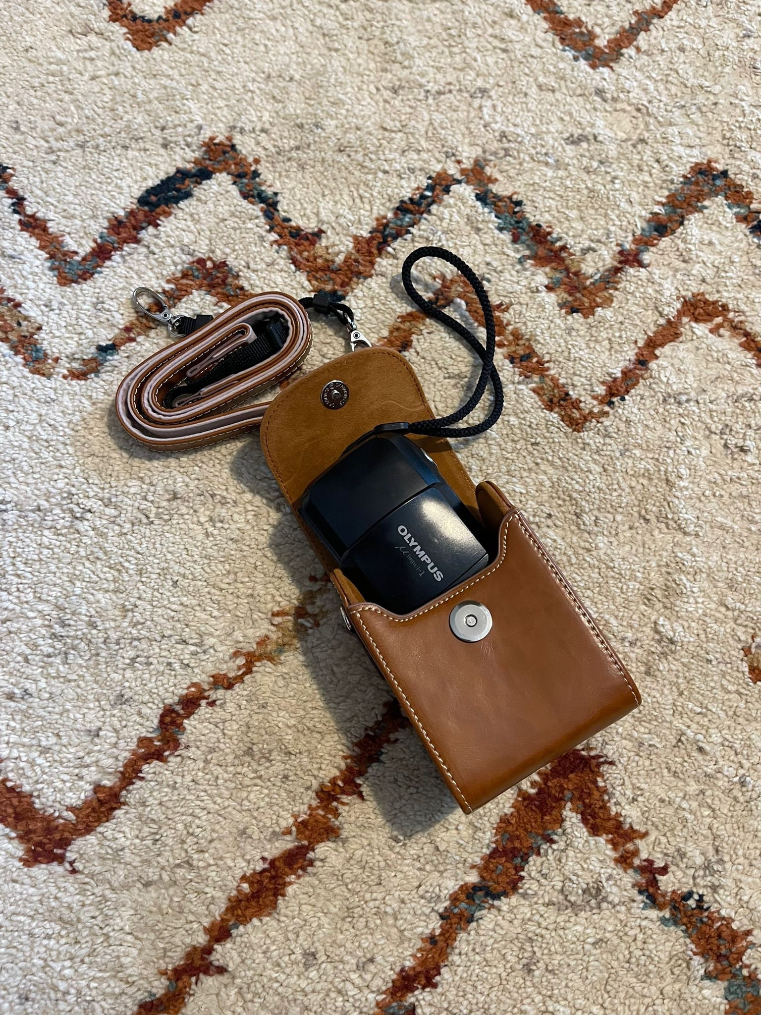 Classy Hand Stitched Tan caramel Leather Camera Case - Shop The Earthy  Handmade Camera Bags & Camera Cases - Pinkoi