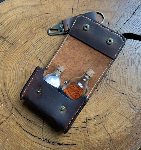 Buscraft Spice Kit, Leather Spice Case, Personalized Bushcraft Kit, Leather  Camping Salt and Pepper Case 