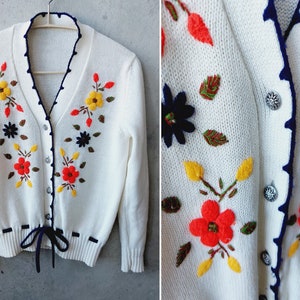 Vintage Women&#39;s Wool White ivory Folk boho Bavarian Tyrolean Edelweiss cardigan short  Sweater Size S-M