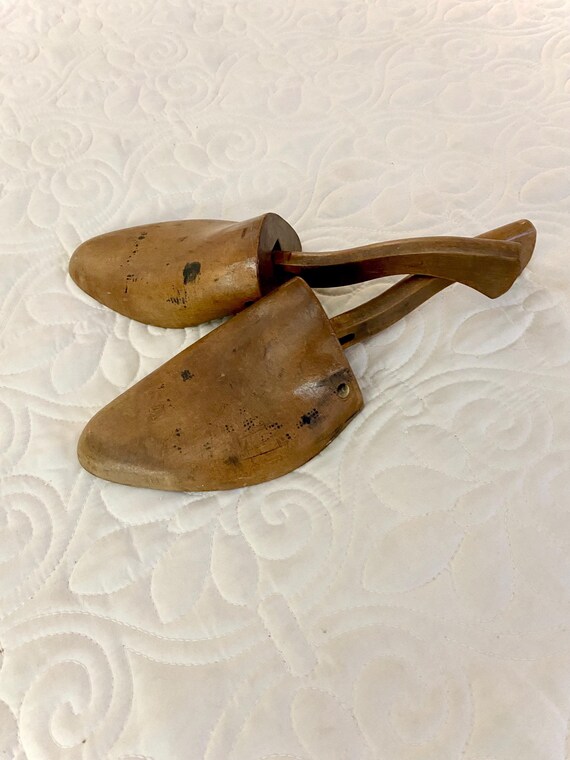 Vintage Wood Shoe Tree Set RARE Knife Handle Style Wooden