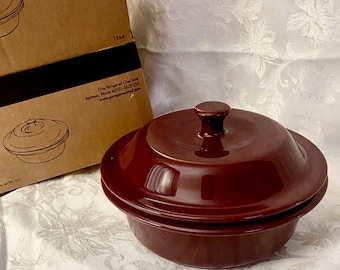 Pampered Chef 1121 Pentola in gres color mirtillo con coperchio, 1,5 l/6 tazze - Nuova, nella sua confezione originale!