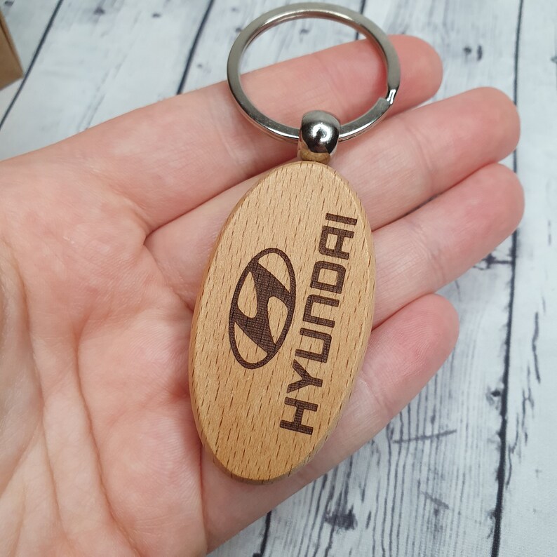 car accessorie handmade keychain with honda logo gift with box gift for friend or for your selfe,for car keys. WOODEN KEYCHAIN HYUNDAI