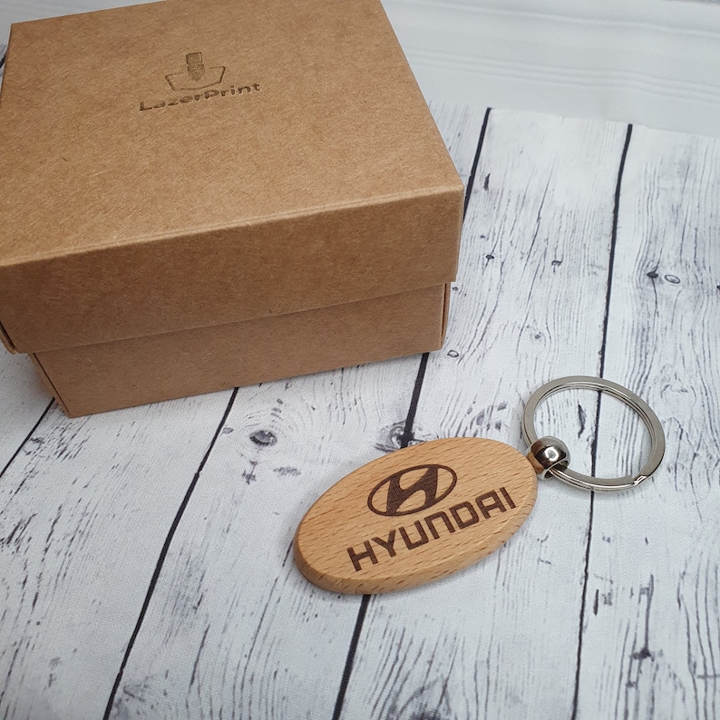 car accessorie handmade keychain with honda logo gift with box gift for friend or for your selfe,for car keys. WOODEN KEYCHAIN HYUNDAI