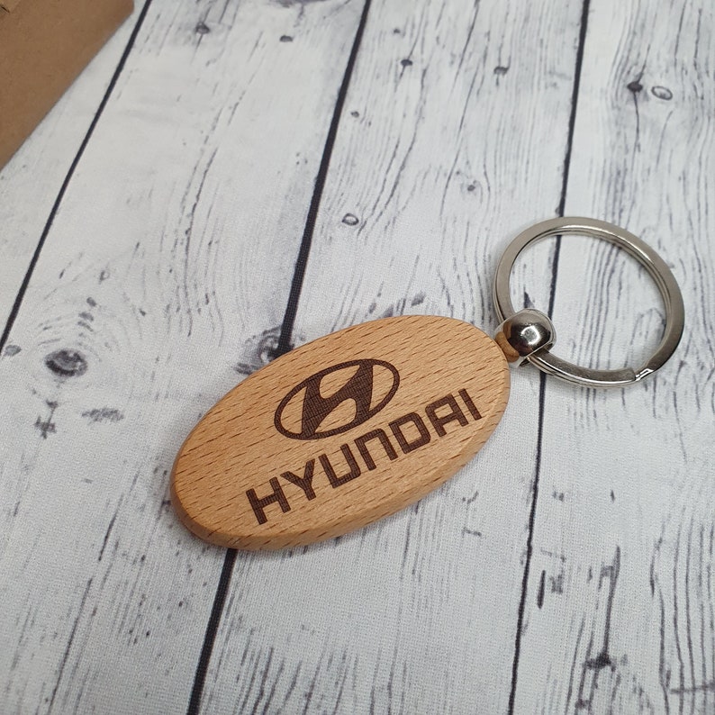 car accessorie handmade keychain with honda logo gift with box gift for friend or for your selfe,for car keys. WOODEN KEYCHAIN HYUNDAI