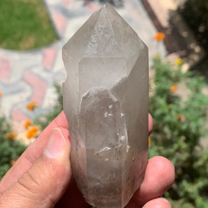 Kryształ kwarcu mineralnego, kwarc dymny, kryształ kwarcu z pełnym zakończeniem, kryształ kwarcu, naturalny kryształ kwarcu ze Skard w Pakistanie