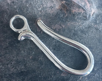 Ciondolo a forma di amo da pesca in argento: ciondolo con foro grande (71 mm x 21 mm)