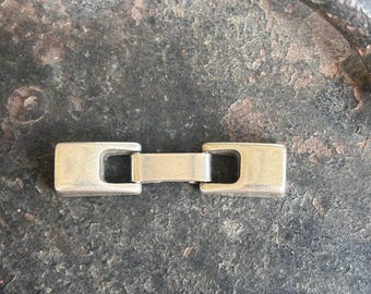 Cierre a presión (42 mm x 9 mm) para cordón de cuero plano de 5 mm a 6 mm, cierre de tracción, plata antigua FC-001-AS