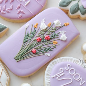 2 Dozen Flower Bridal Shower Cookies! Customizable wording and colors!