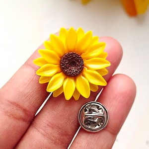 Yellow Sunflower Brooch, sunflower Pin, Pastel Pin, Yellow Flower Brooch, Flower Lapel Pin, Gift for Mum, Mother&#39;s Day Gift Floral Pin, Flow